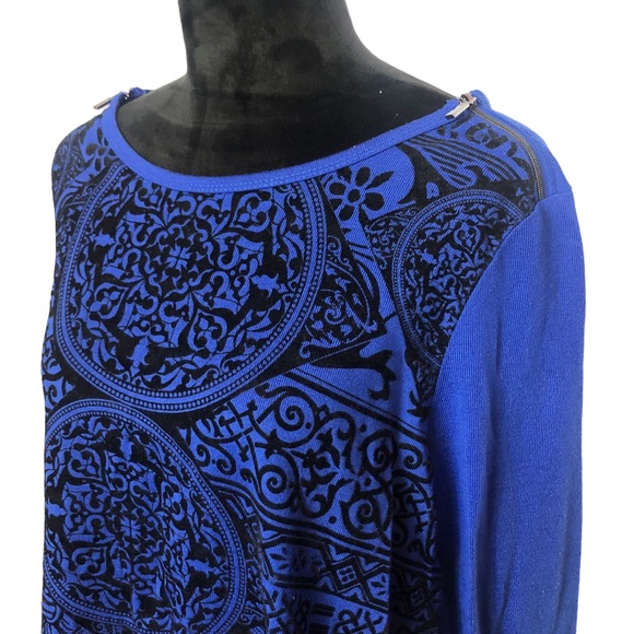 Onque Casual Royal Blue Celtic Print Blouse size XL - Picture 3 of 10